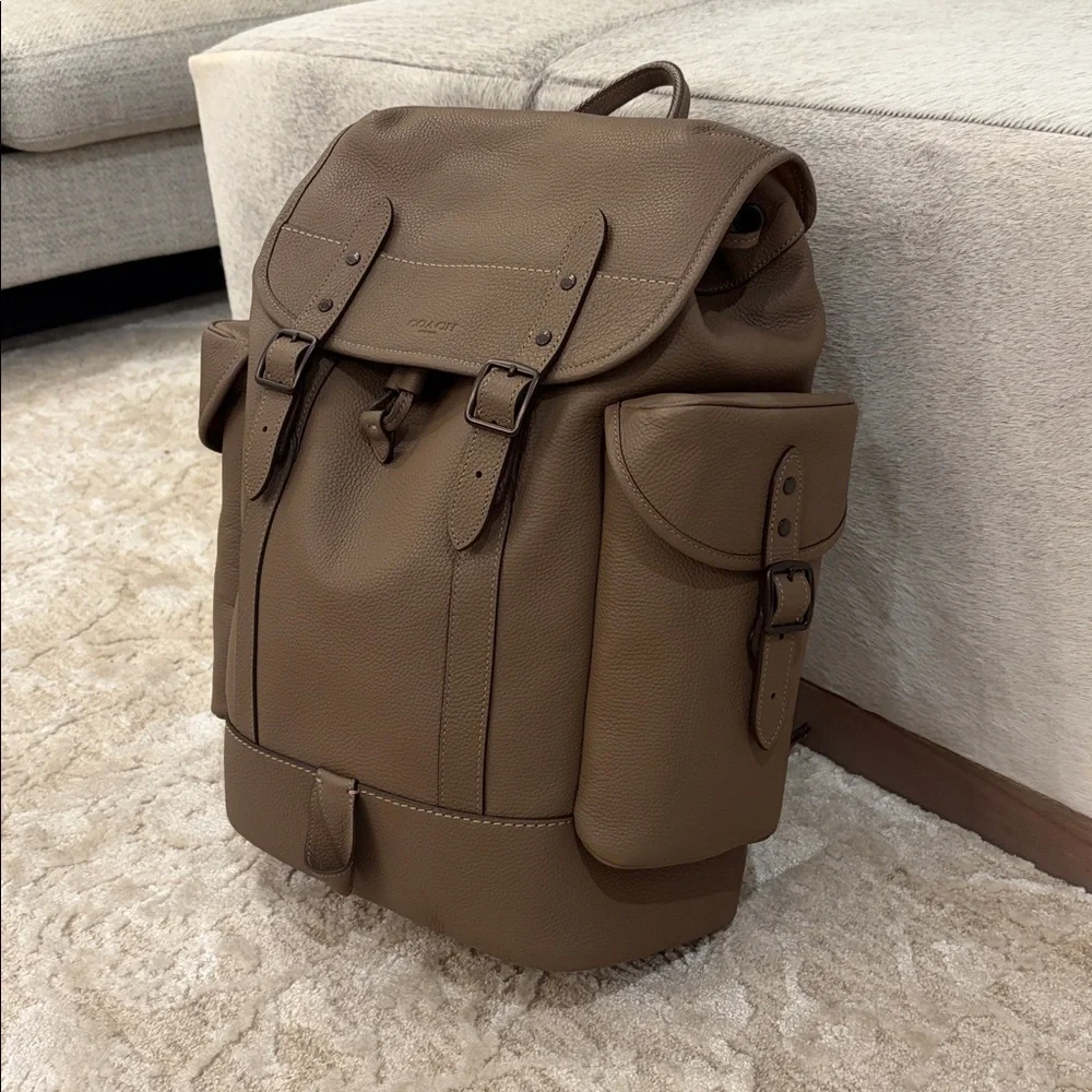 Coach Pebbled Leather Backpack – Neutral Taupe/Brown - Luxury limited edition - Picture 2 of 12